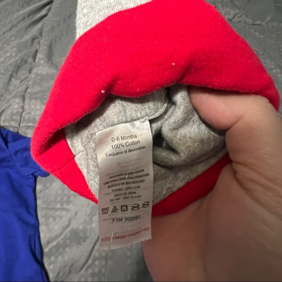 Nike blue baby body suit 6-9 month & red air Jordan jumping man hat size 0-6 m - Picture 6 of 6